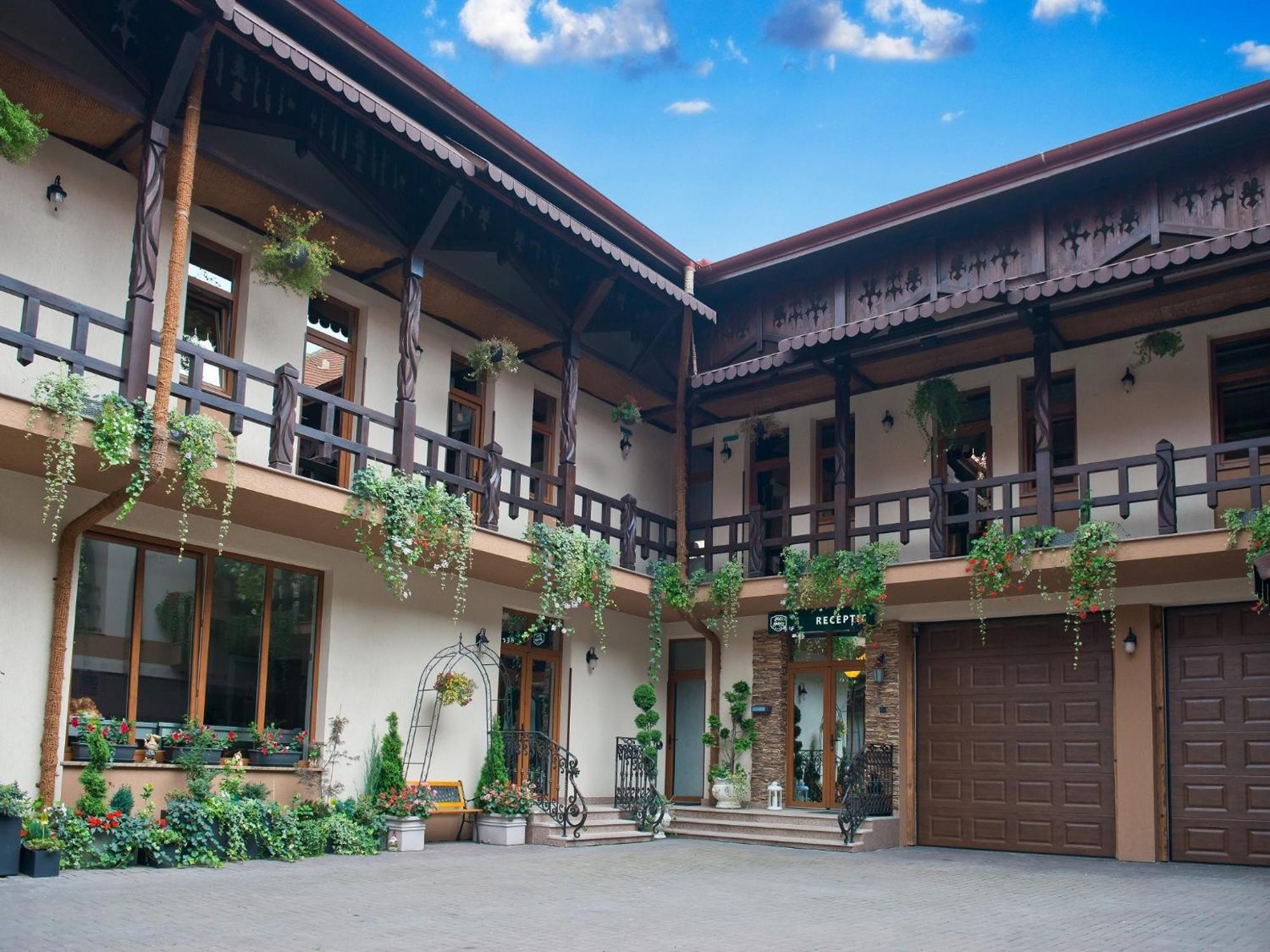 Hotel Galany Рэдэуци Экстерьер фото